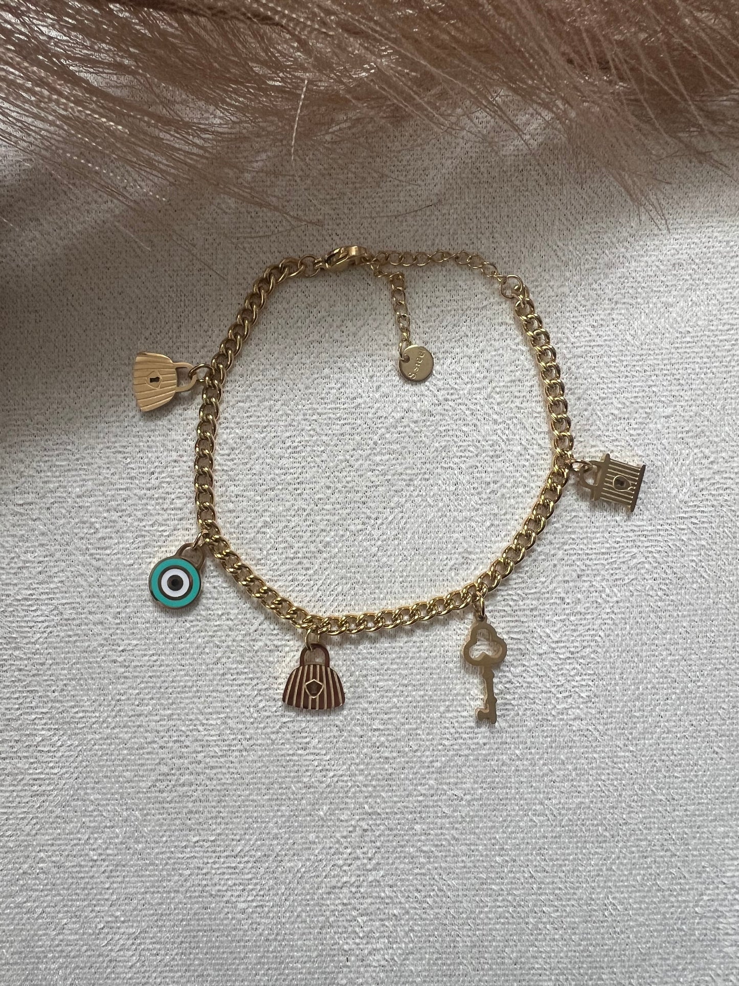 Bracelet eyes